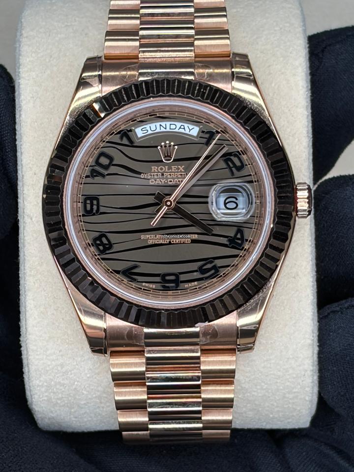 Rolex | Day-Date | 218235 | Rose gold | 41 x 49 mm | Rose gold | Brown | Automatic