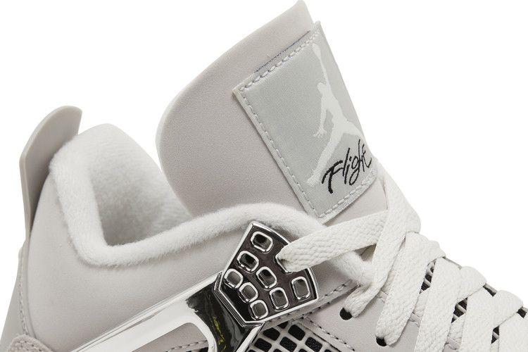 Air Jordan 4 Frozen Moments