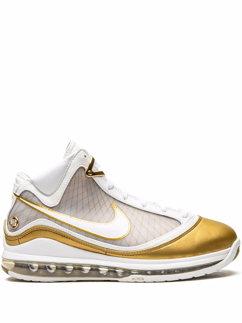 LeBron 7 Retro QS "China Moon" sneakers