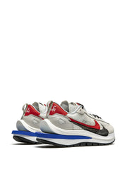 x sacai VaporWaffle "Sport Fuchsia" sneakers