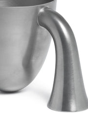 tin support jug
