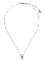 Una pendant necklace