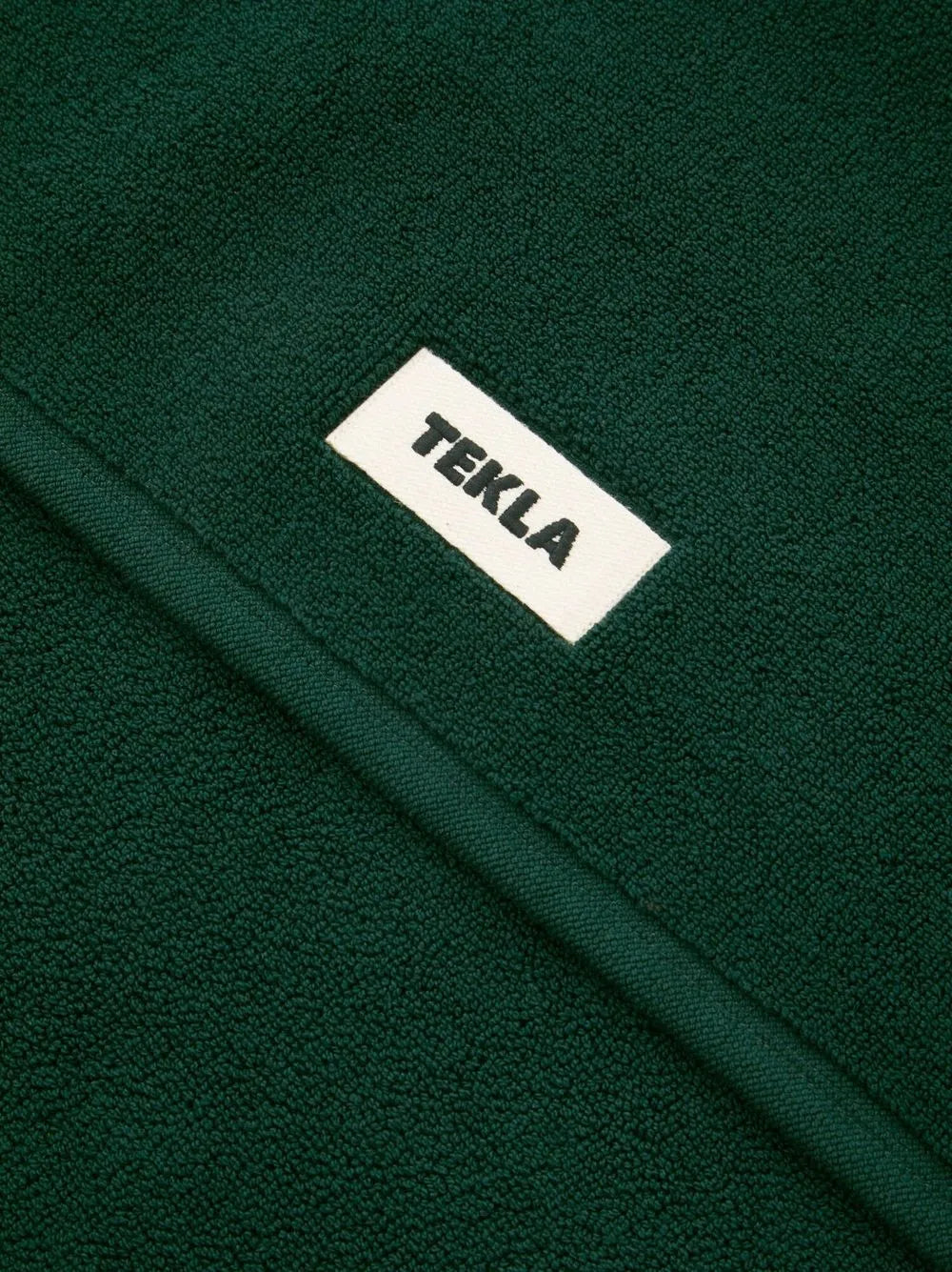 logo-patch bath mat