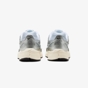 Nike P-6000 { WHITE/BLACK-METALLIC SILVER-FLT SILVER