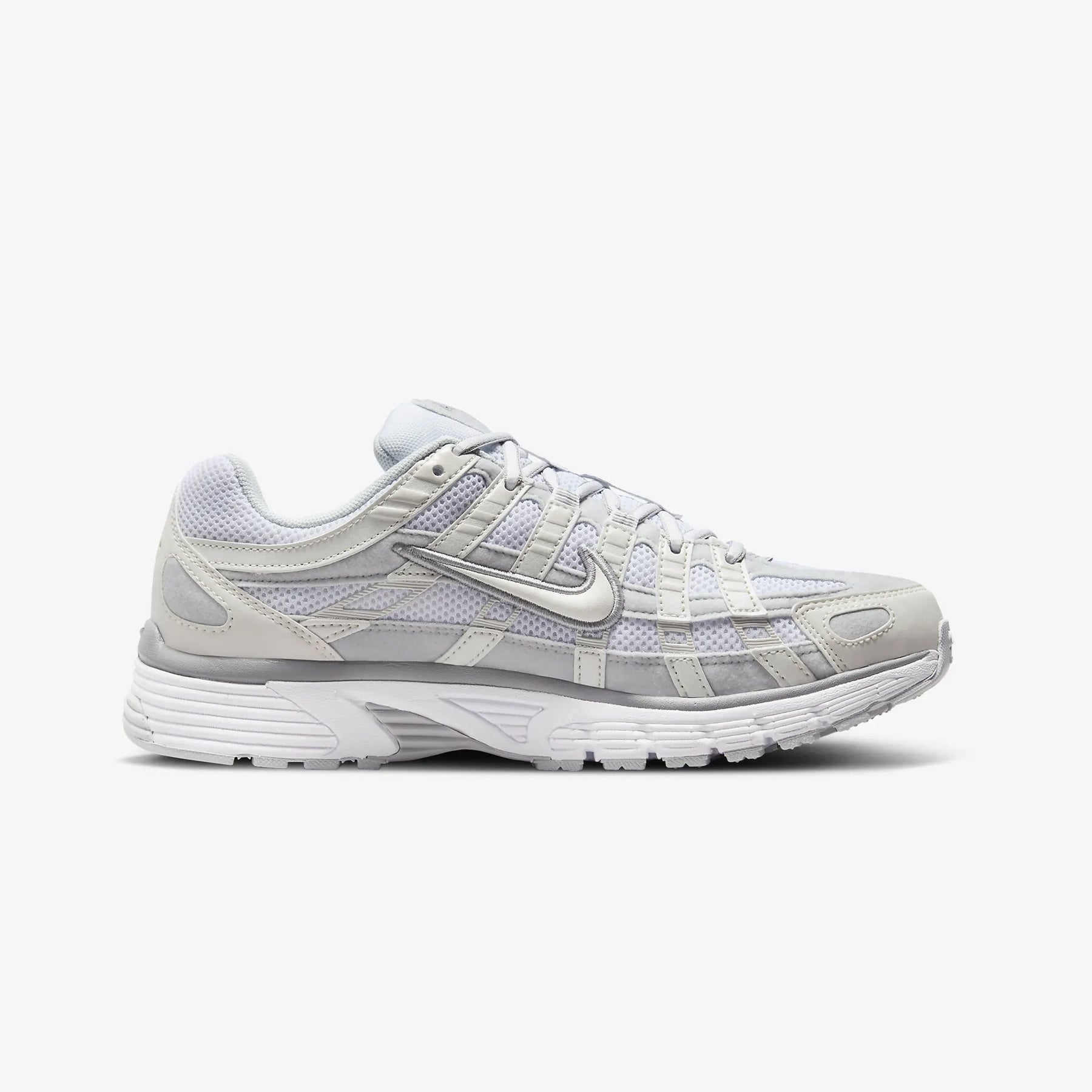 Nike P-6000 { MTLC SUMMIT WHT/WHITE-PURE PLATINUM