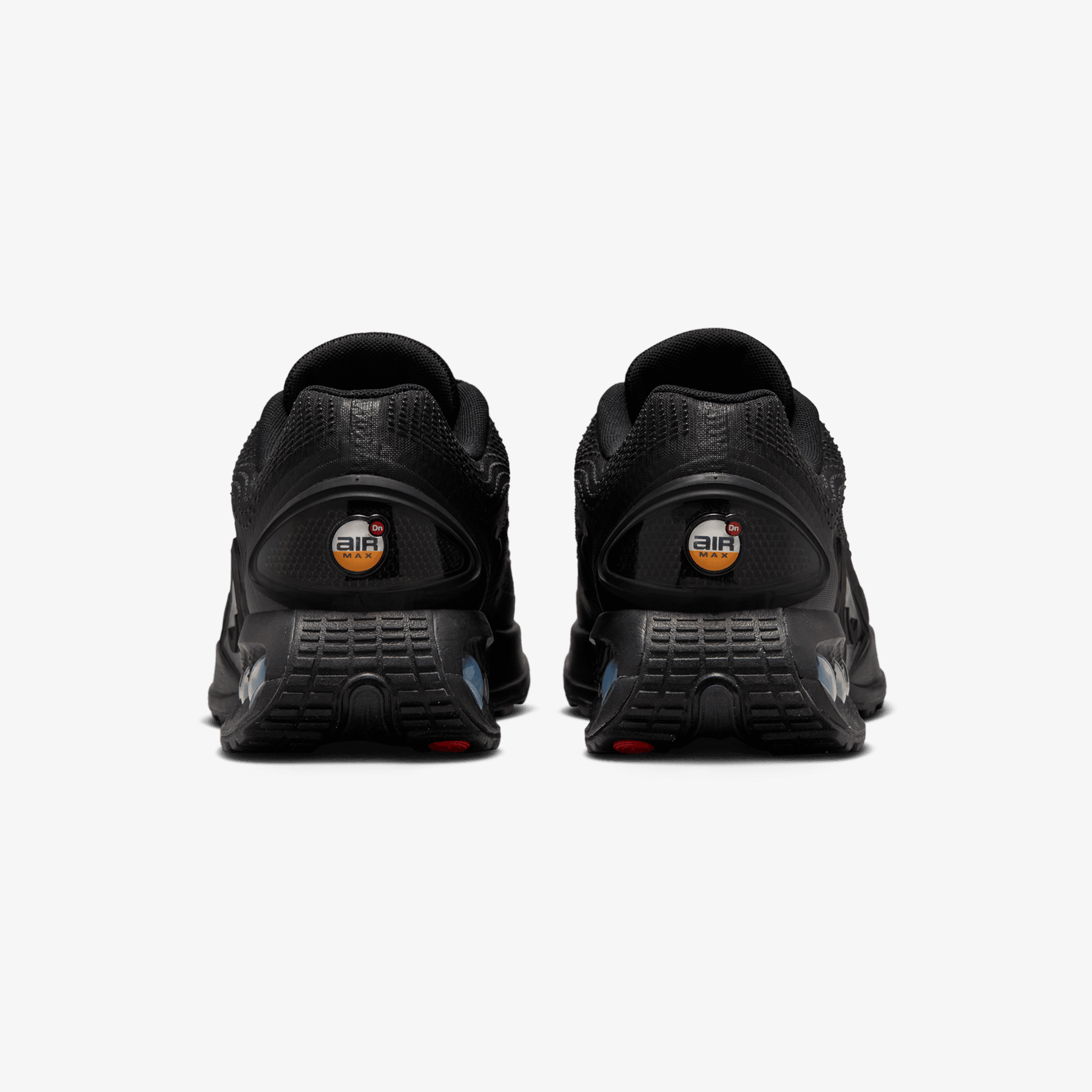Nike AIR MAX DN { BLACK/BLACK-BLACK-MTLC DARK GREY