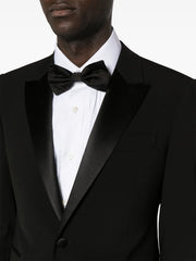 single-breasted tailored suit