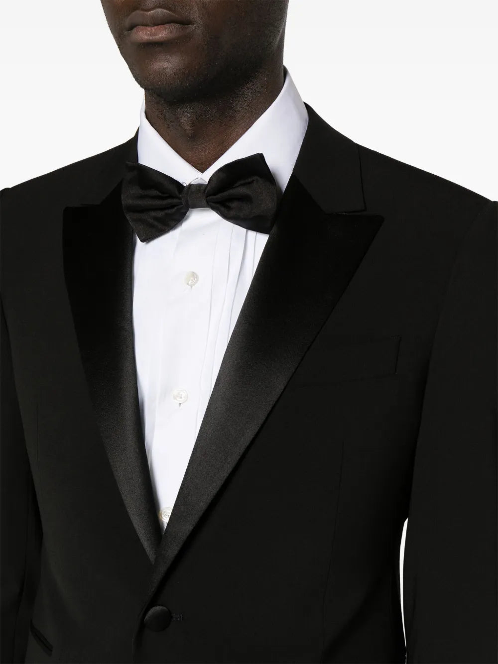 single-breasted tailored suit