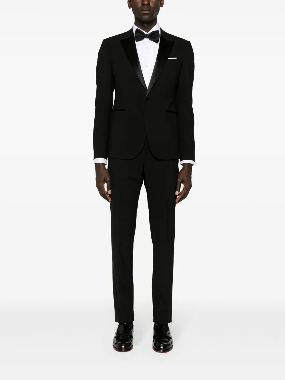single-breasted tailored suit