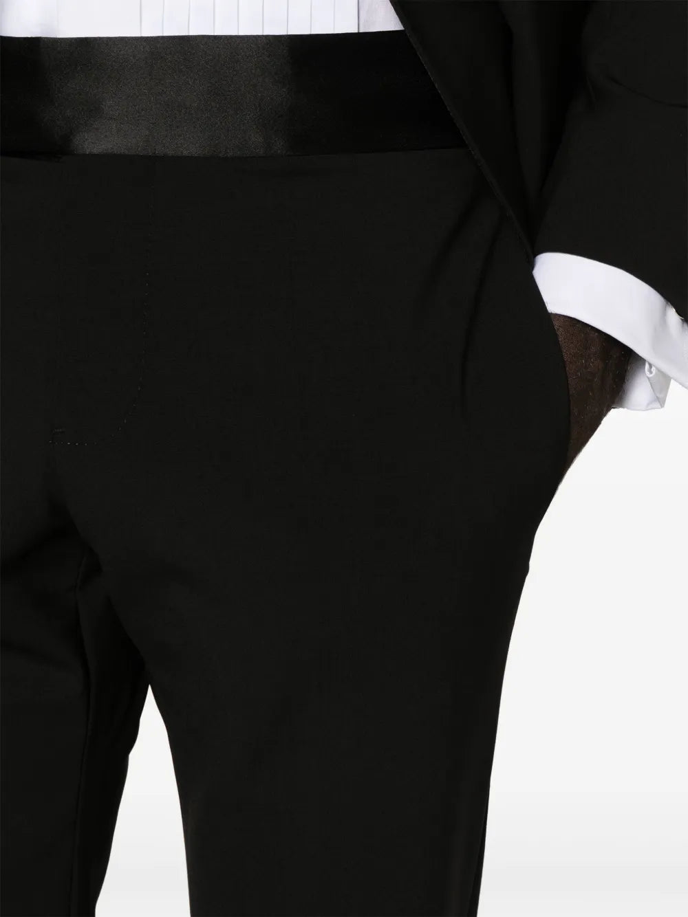 single-breasted tailored suit