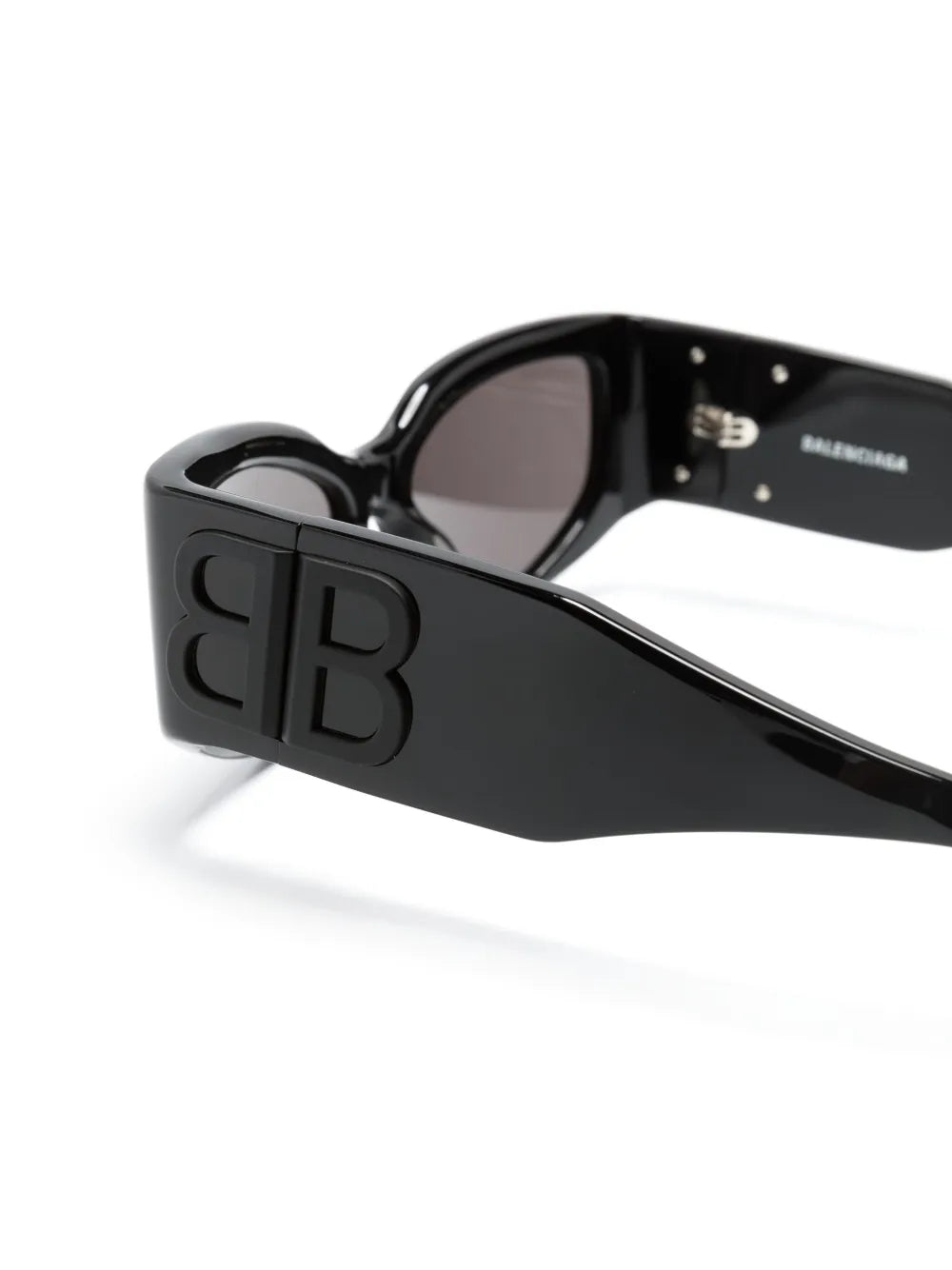 Bossy butterfly-frame sunglasses