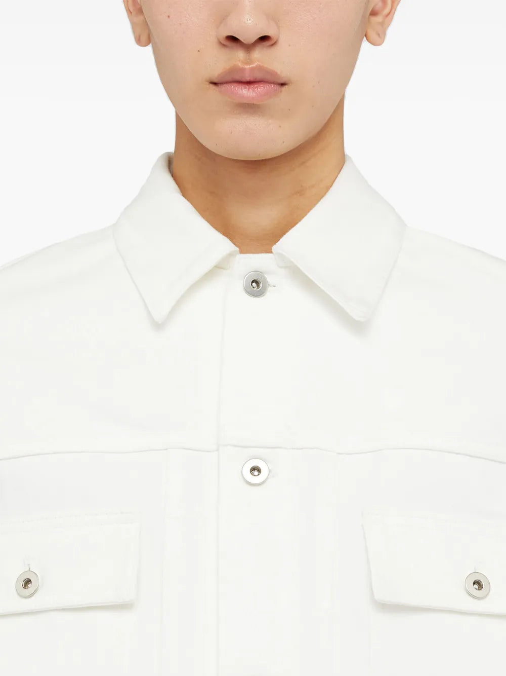 button-fastening denim jacket