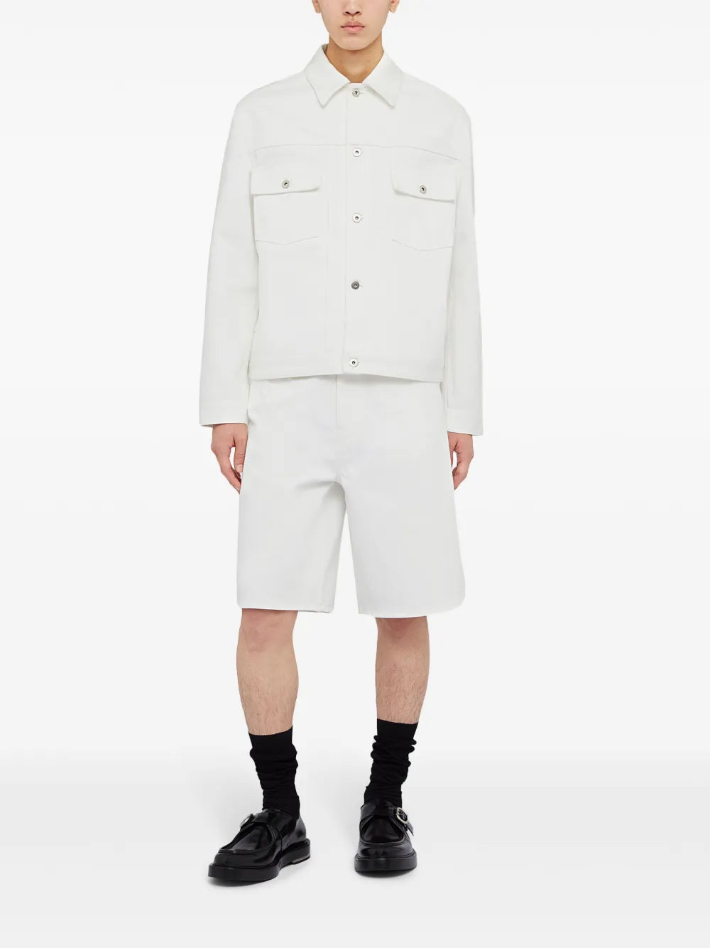 button-fastening denim jacket