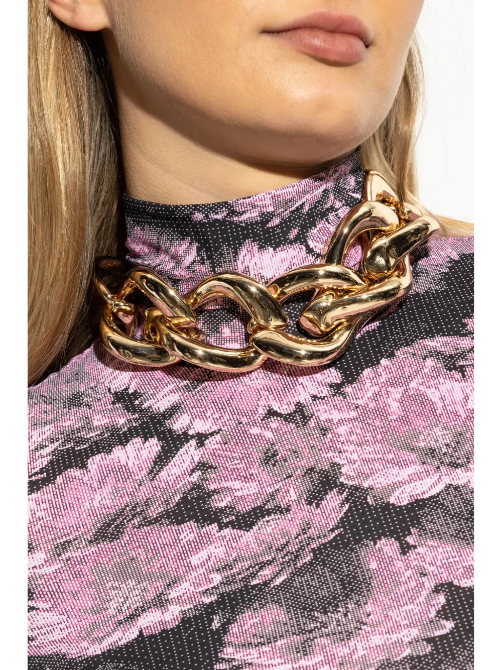 chain-link necklace