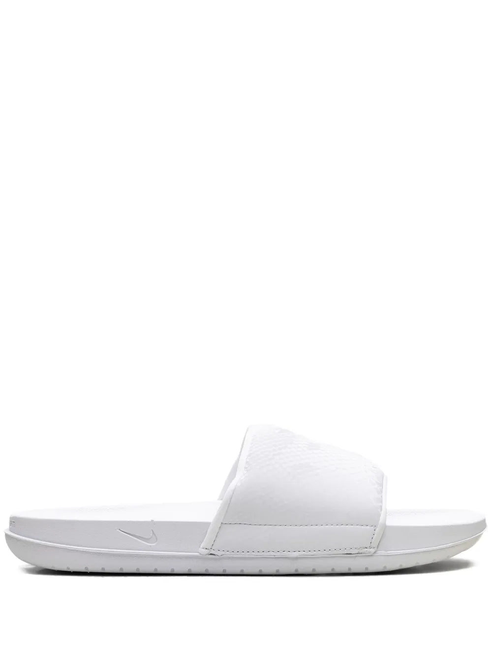 Kobe Offcourt Triple White slides