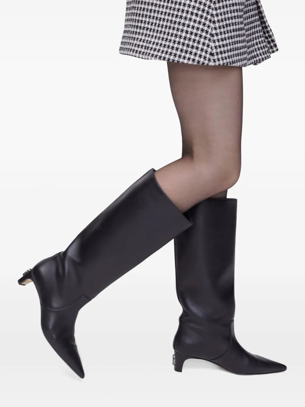 pointed-toe leather boots