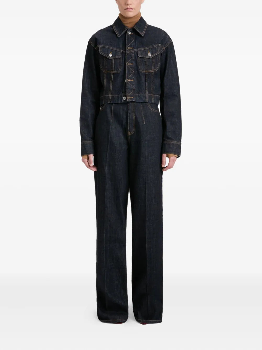 button-fastening denim jacket