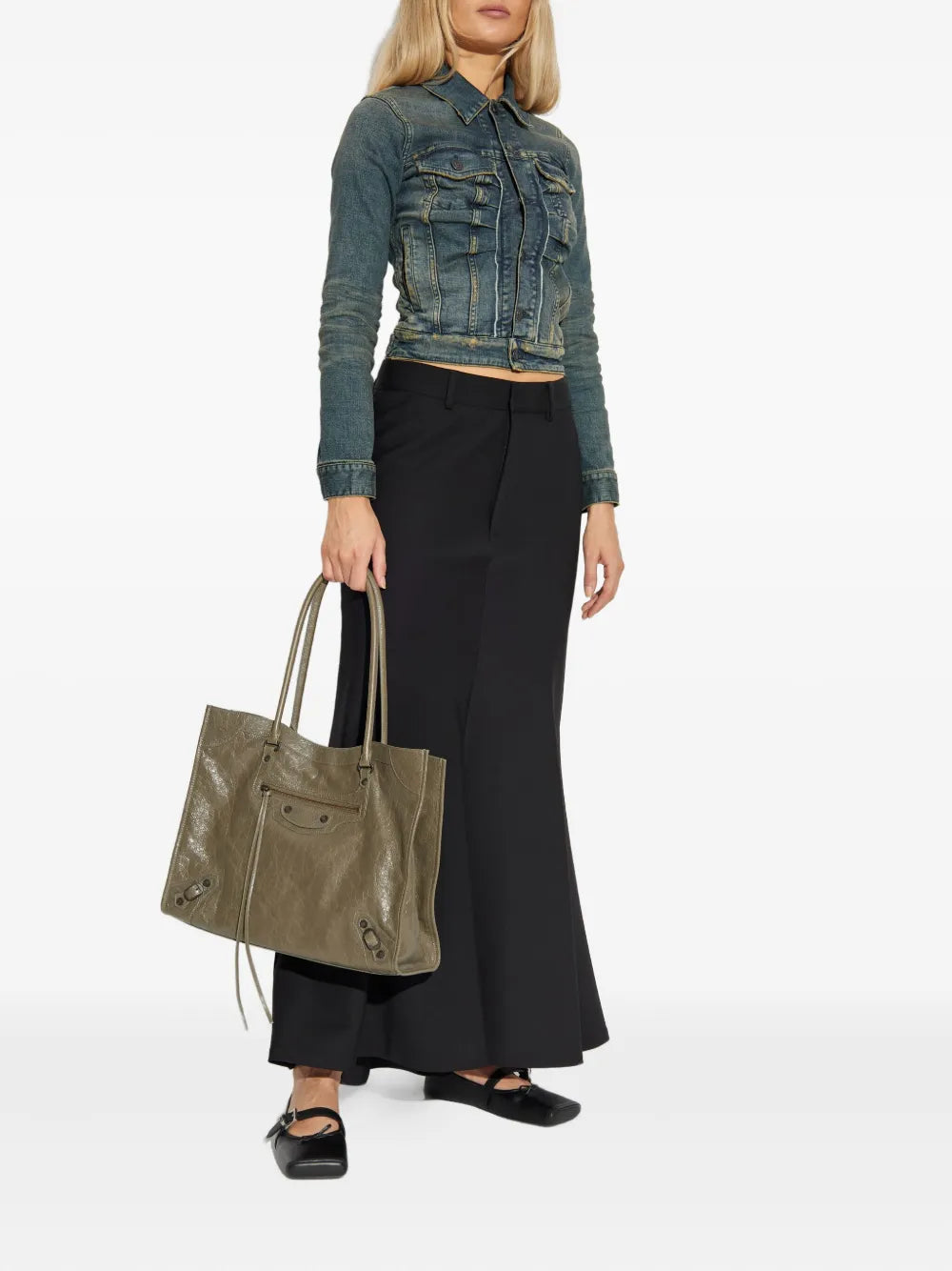 button-fastening denim jacket
