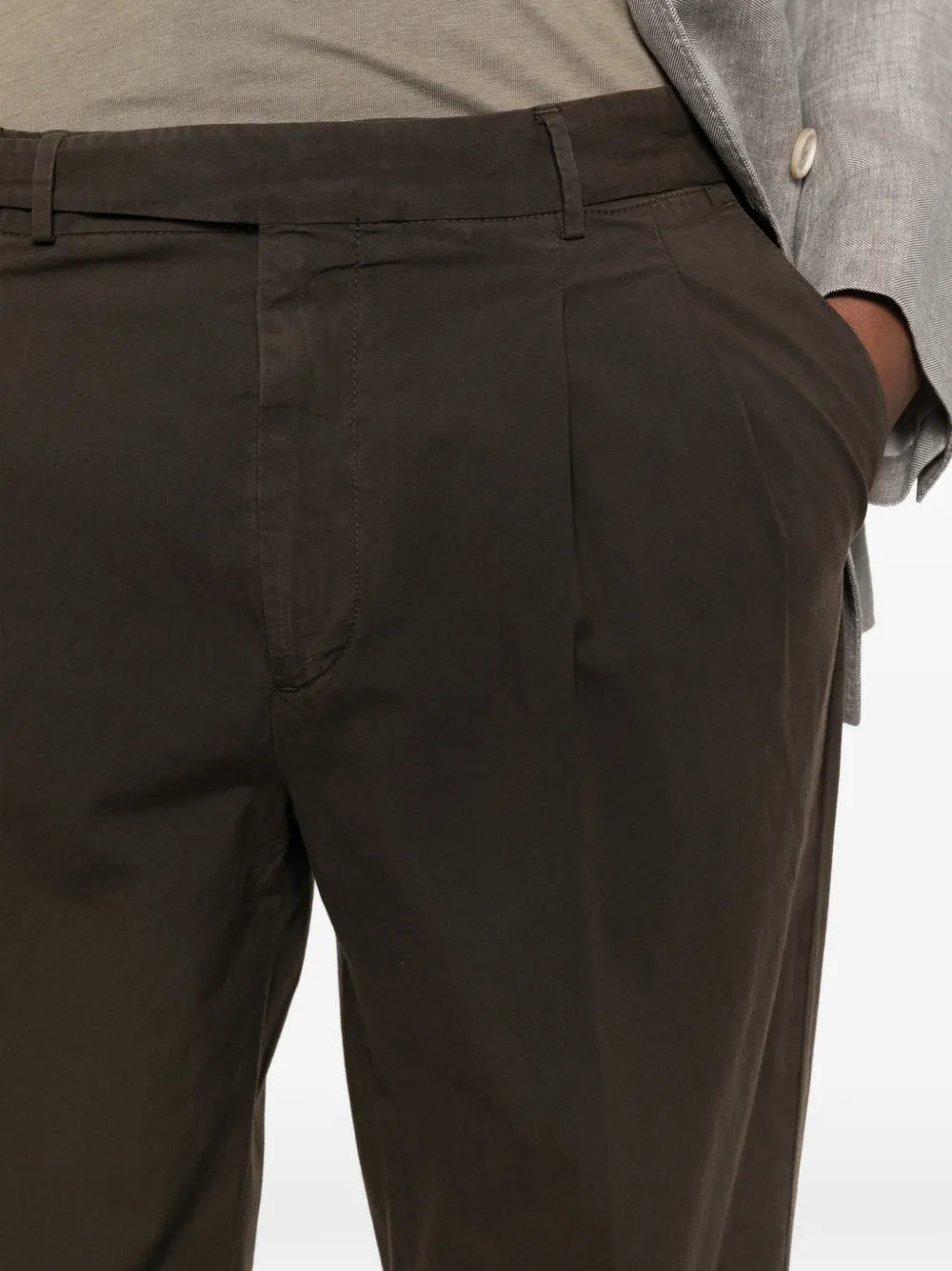 pleated cuffed trousers