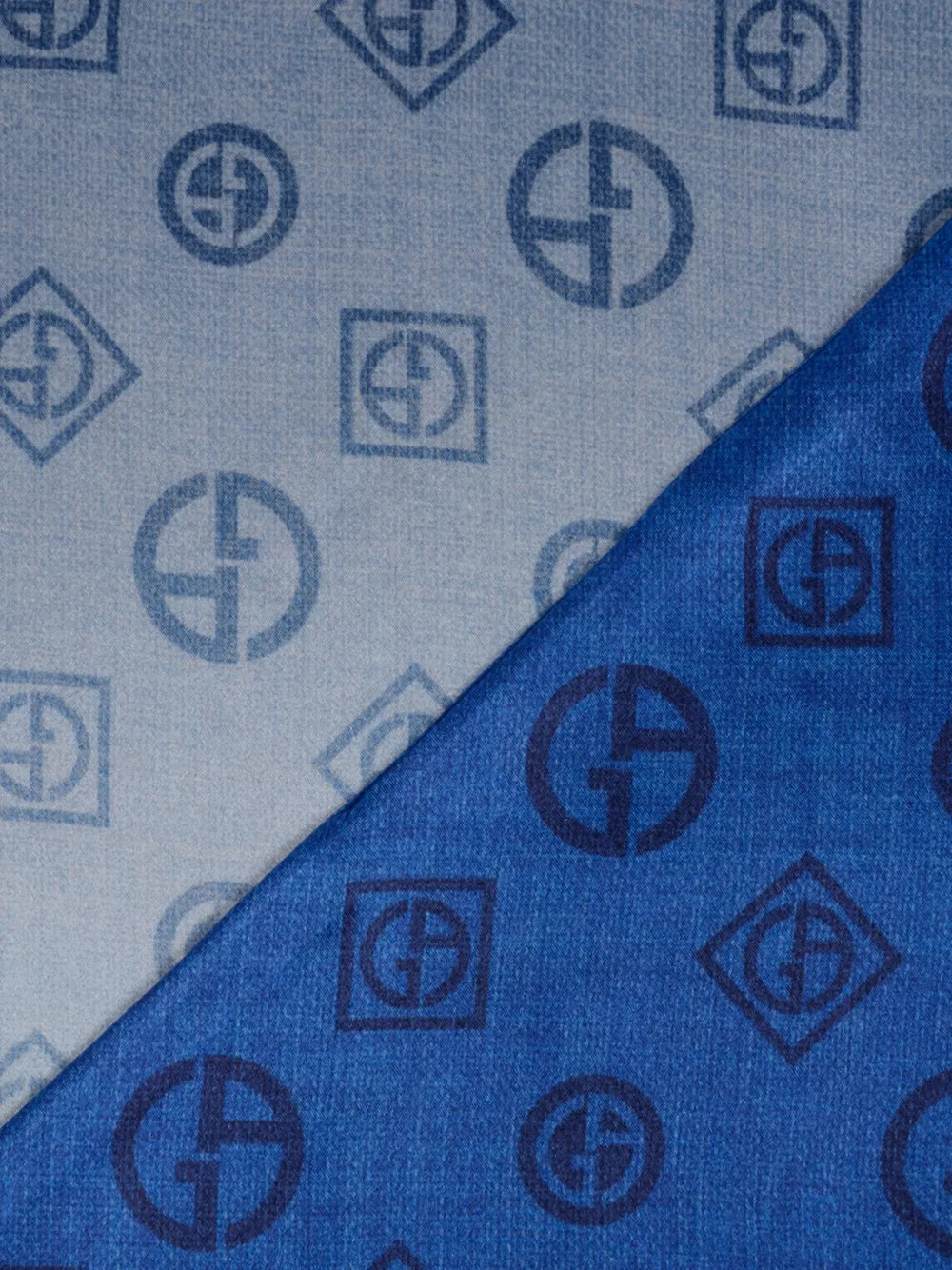 logo-pattern scarf
