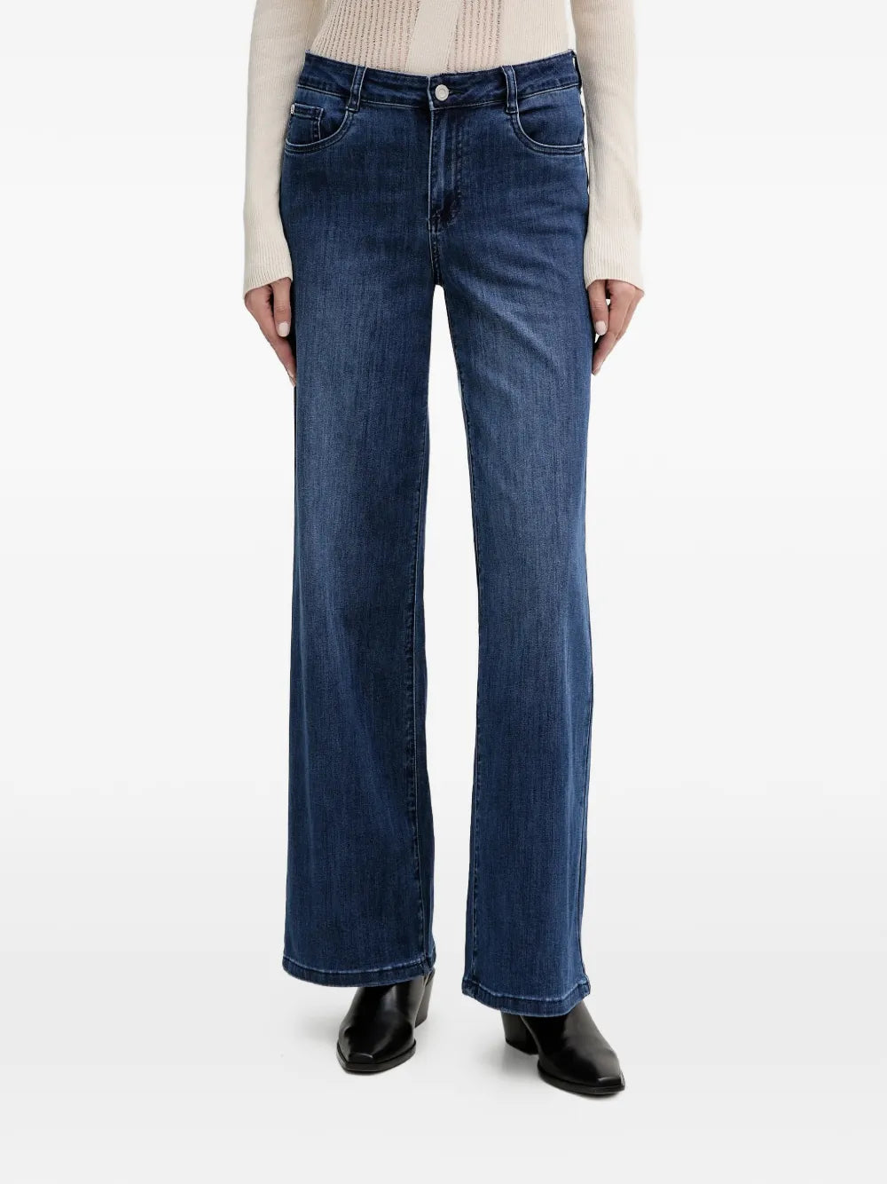 Wide-leg denim jeans