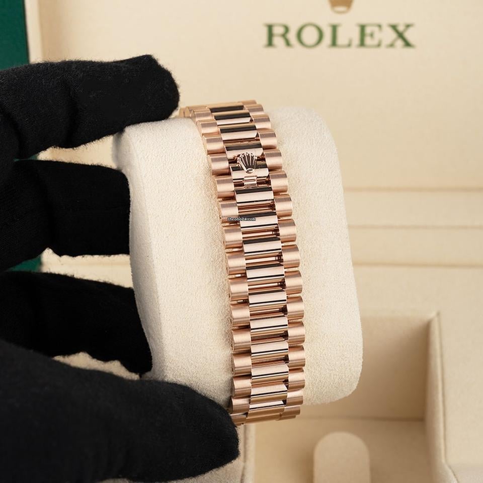 Rolex | Day-Date | 228345RBR | Rose gold | 40 mm | Rose gold | Green | Automatic