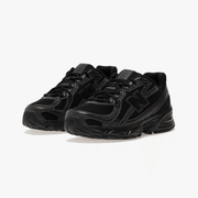 New Balance 740 { BLACK/BLACK CEMENT