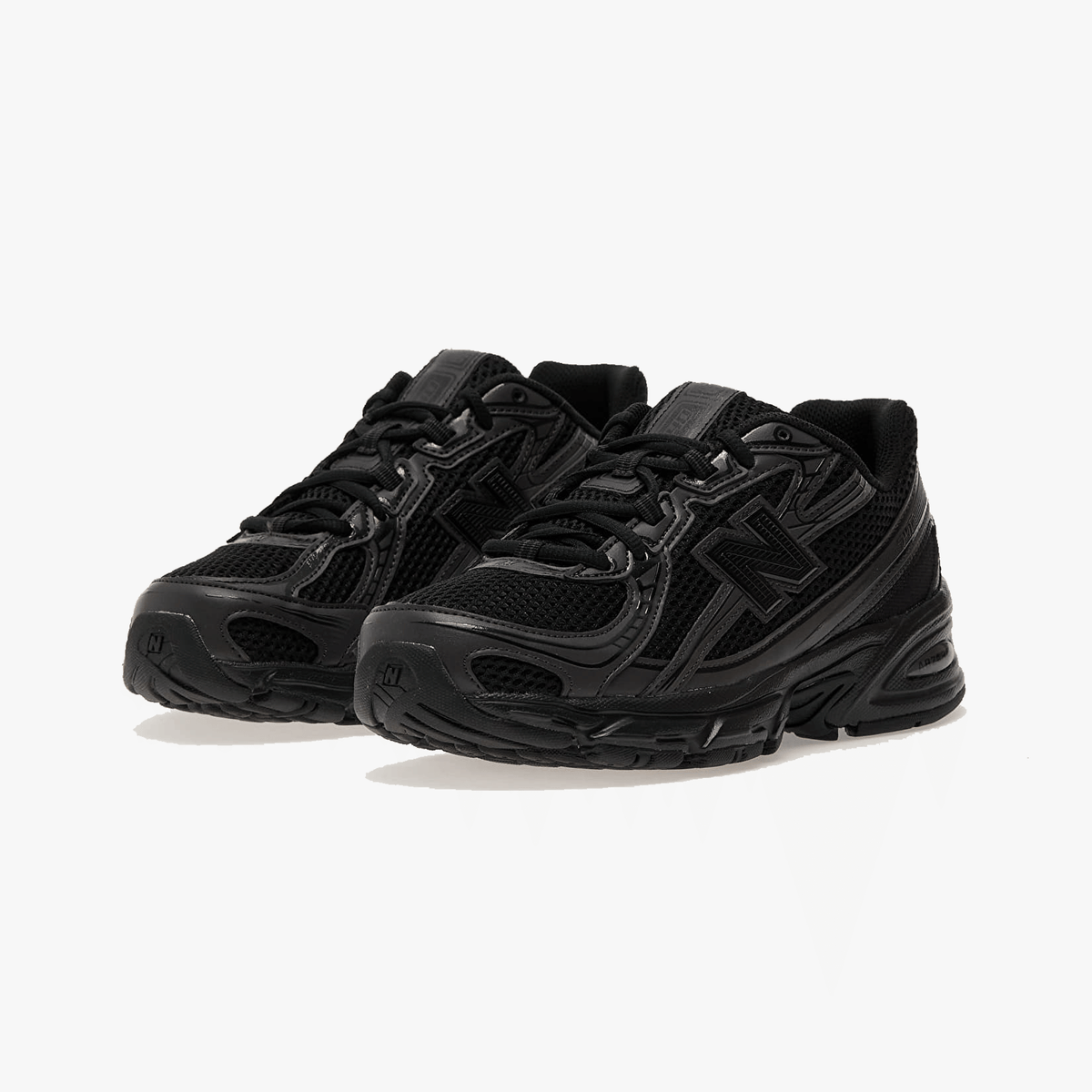 New Balance 740 { BLACK/BLACK CEMENT