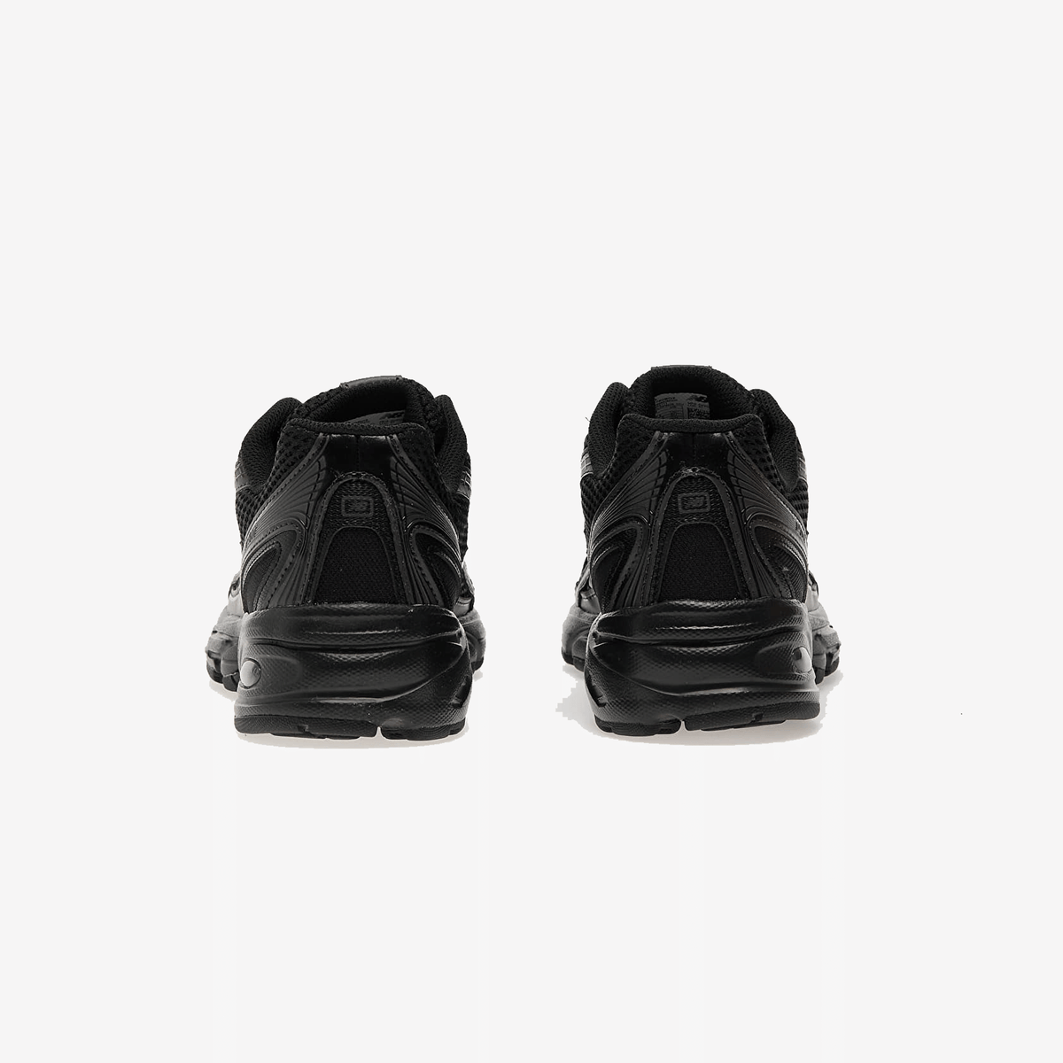 New Balance 740 { BLACK/BLACK CEMENT