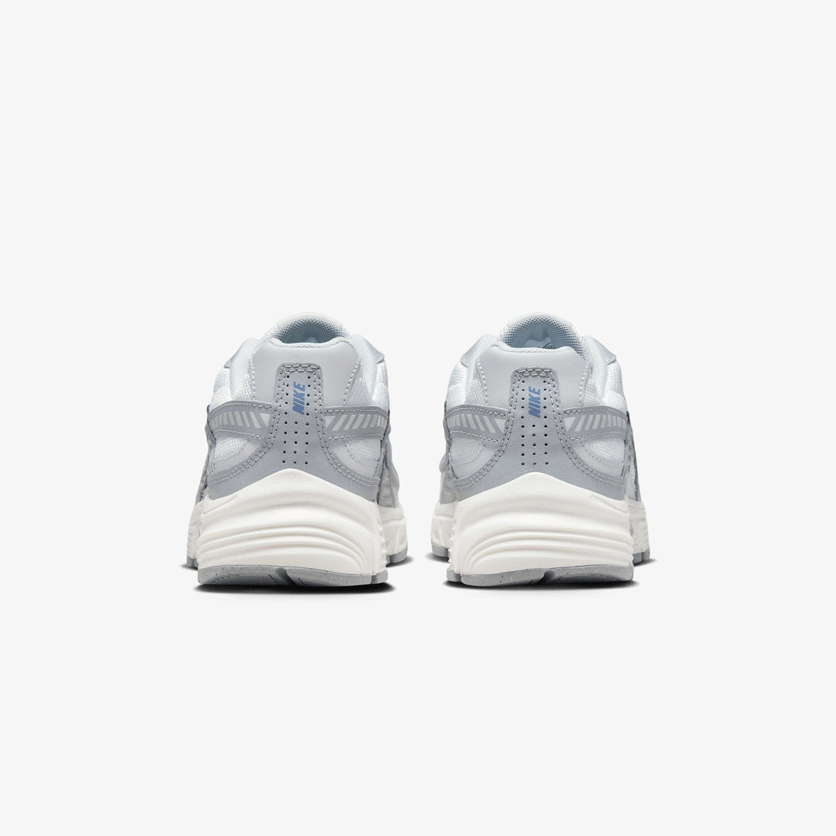 NIKE INITIATOR { SUMMIT WHITE/ASHEN SLATE-LT SMOKE GREY