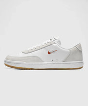 NIKE WMNS  COURT VINTAGE PRM Sneakers For Women (White)