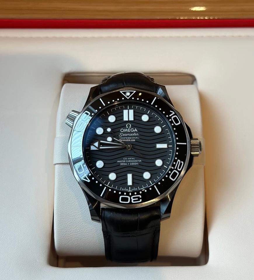 Omega Seamaster Diver 300 MTitanium/Black Ceramic Co-Axial Master Chronometer