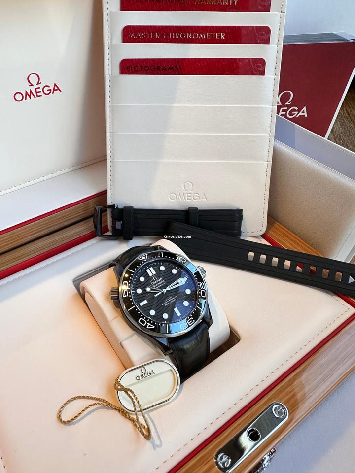 Omega Seamaster Diver 300 MTitanium/Black Ceramic Co-Axial Master Chronometer