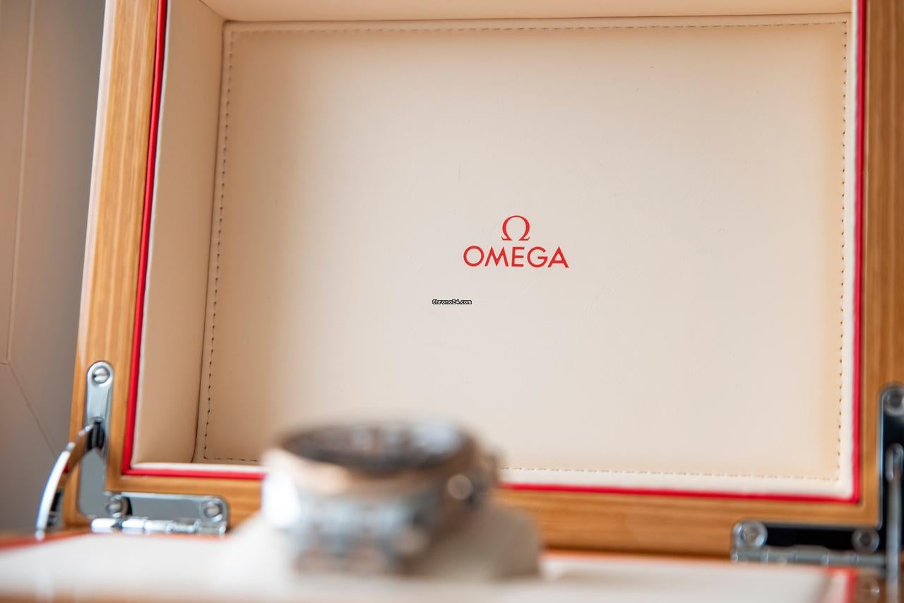 Omega Seamaster Diver 300 MChronometer Chronograph Master Volledige set in (vrijwel) nieuwstaat