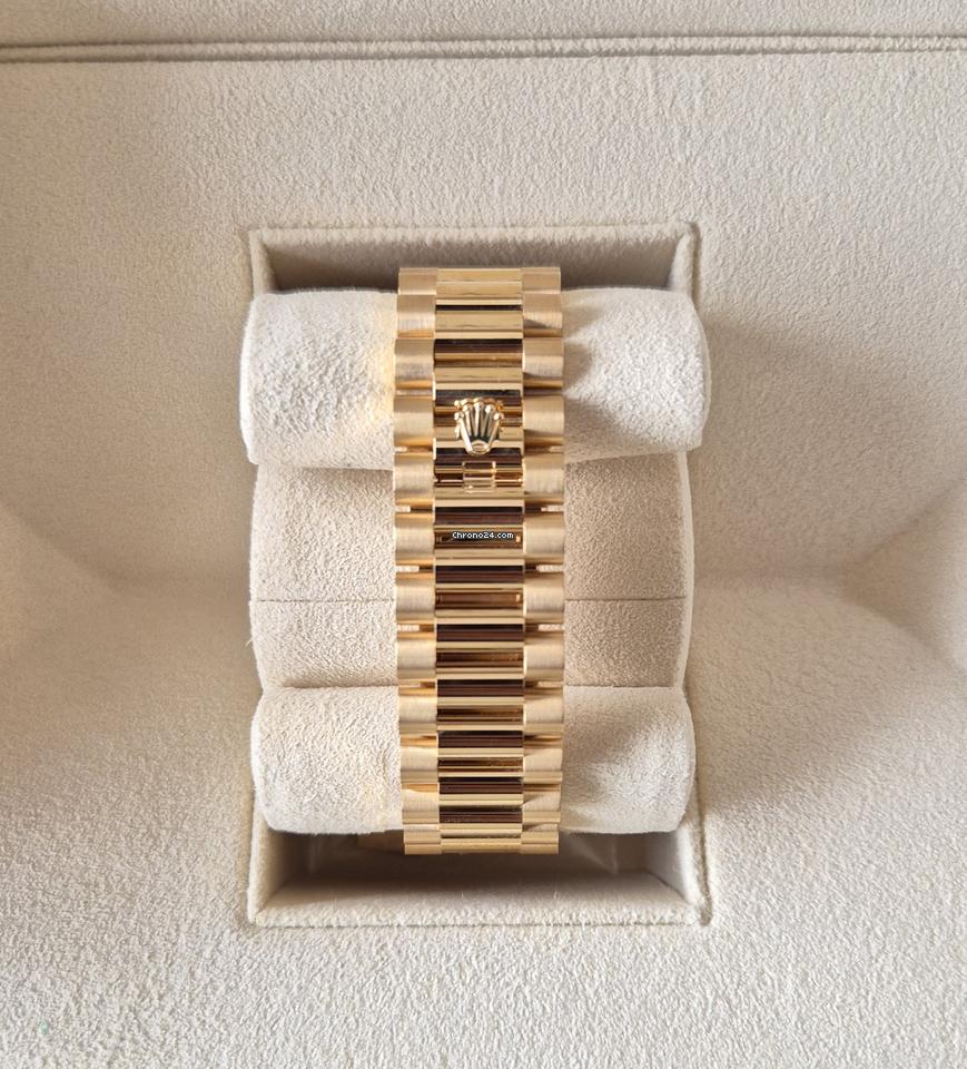 Rolex | Day-Date | 228238 | Yellow gold | 40 mm | Yellow gold | White | Automatic