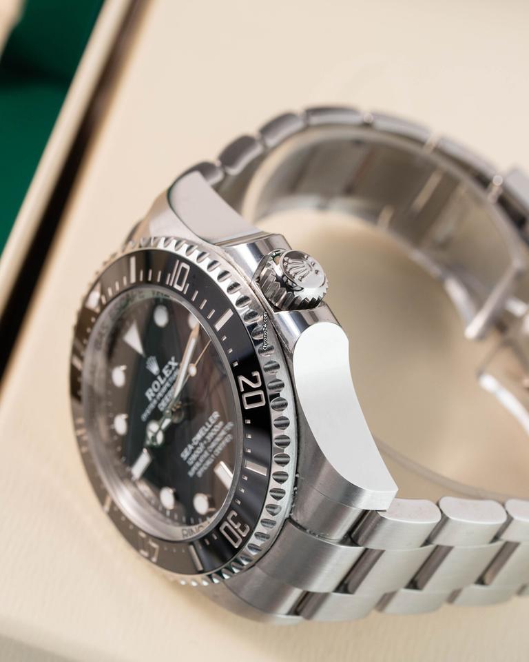 Rolex | Sea-Dweller | 136660 | Steel | 44 mm | Black | Automatic