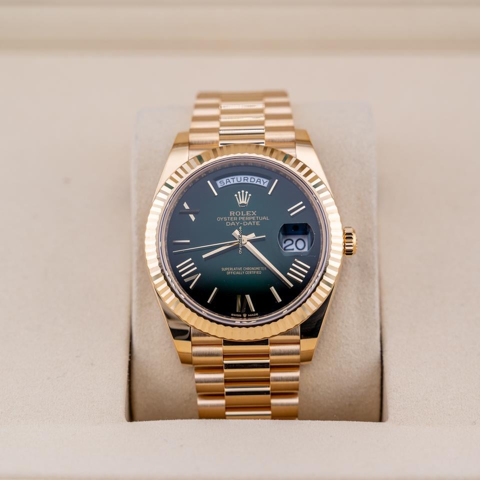 Rolex | Day-Date | 228238 | Yellow gold | 40 mm | Yellow gold | Green | Automatic