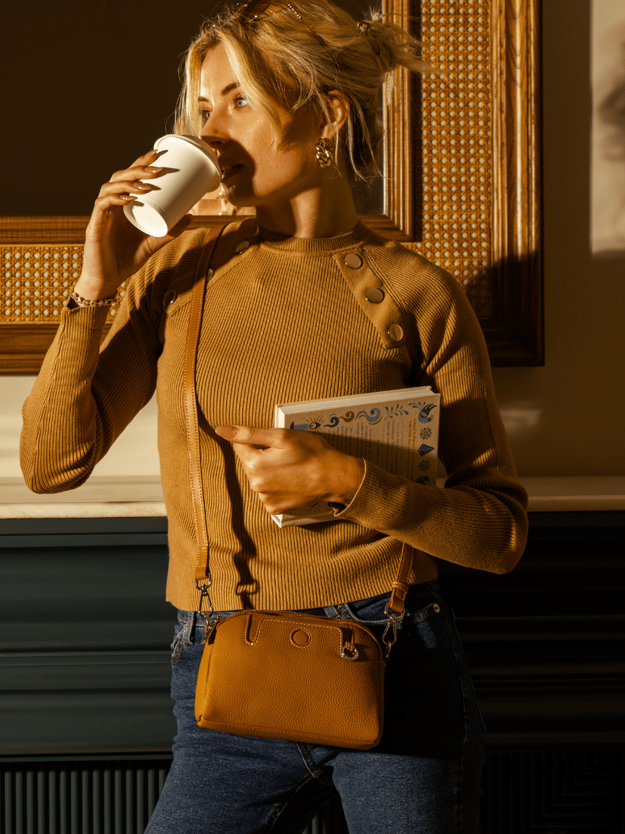 Pouche -Ladies Leather Crossbody bag, Caramel