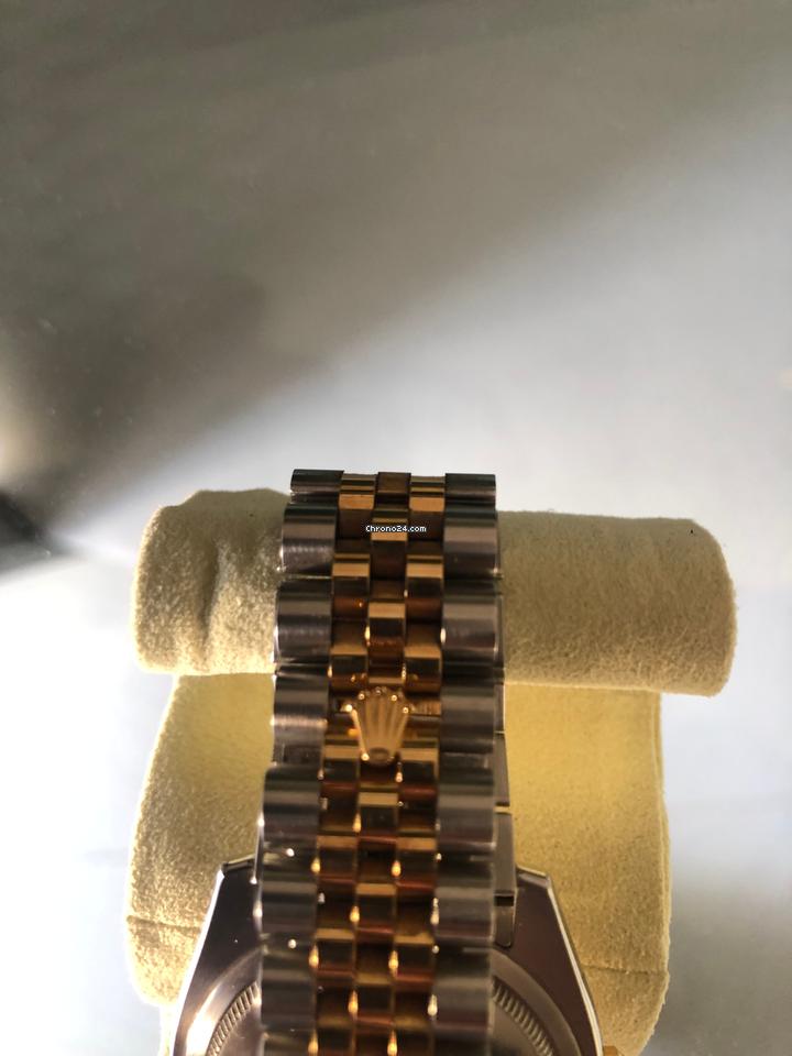 Rolex Oyster Perpetualyear 2009. Vintage. 18k gold. Stamps of authenticity.