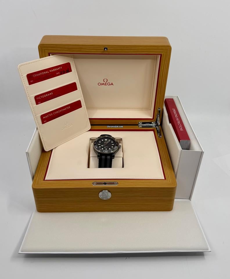 Omega Seamaster Diver 300 MNew 2026 - Black Ceramic - Nato Strap - Seamaster Diver 300 M - 43,5mm