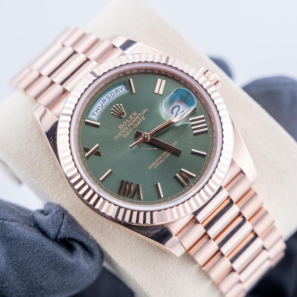 Rolex | Day-Date | 228235 | Red gold | 40 mm | Rose gold | Green | Automatic