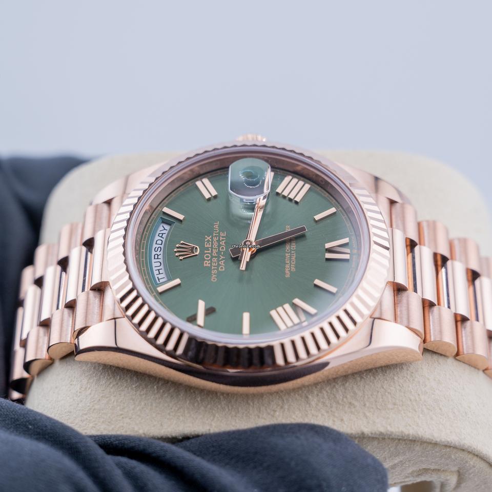Rolex | Day-Date | 228235 | Red gold | 40 mm | Rose gold | Green | Automatic