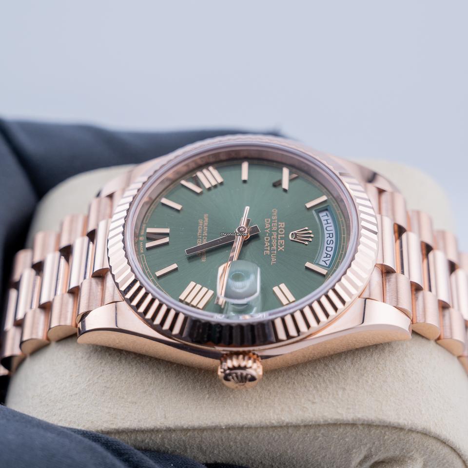 Rolex | Day-Date | 228235 | Red gold | 40 mm | Rose gold | Green | Automatic