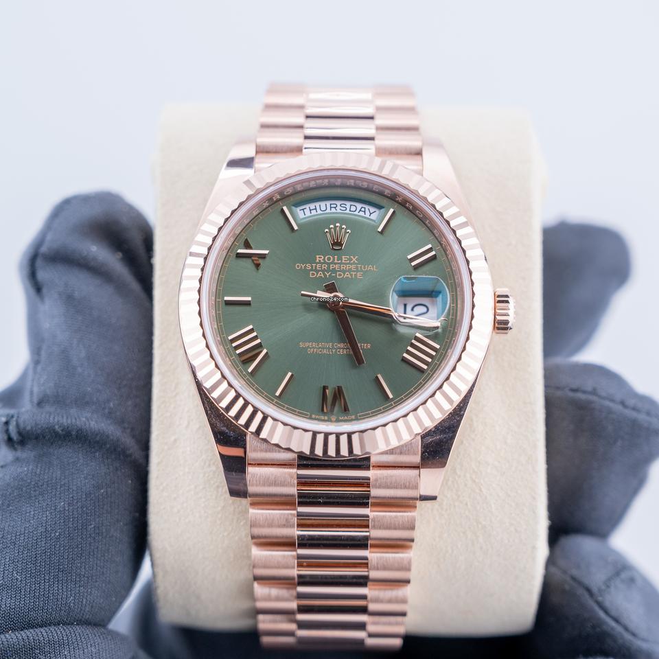 Rolex | Day-Date | 228235 | Red gold | 40 mm | Rose gold | Green | Automatic