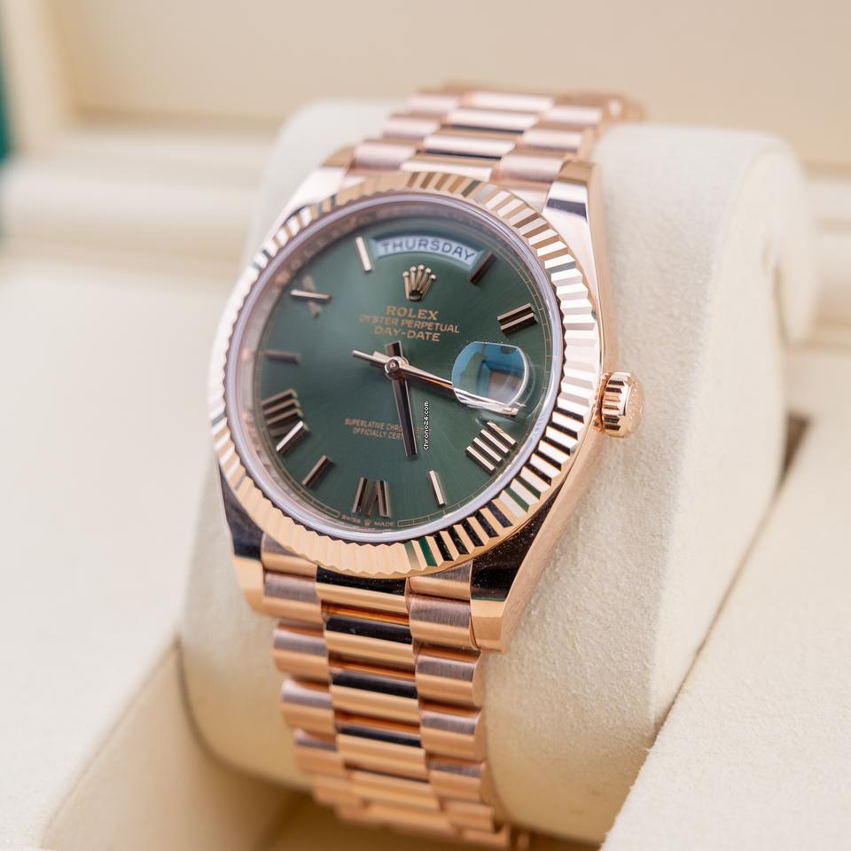 Rolex | Day-Date | 228235 | Red gold | 40 mm | Rose gold | Green | Automatic
