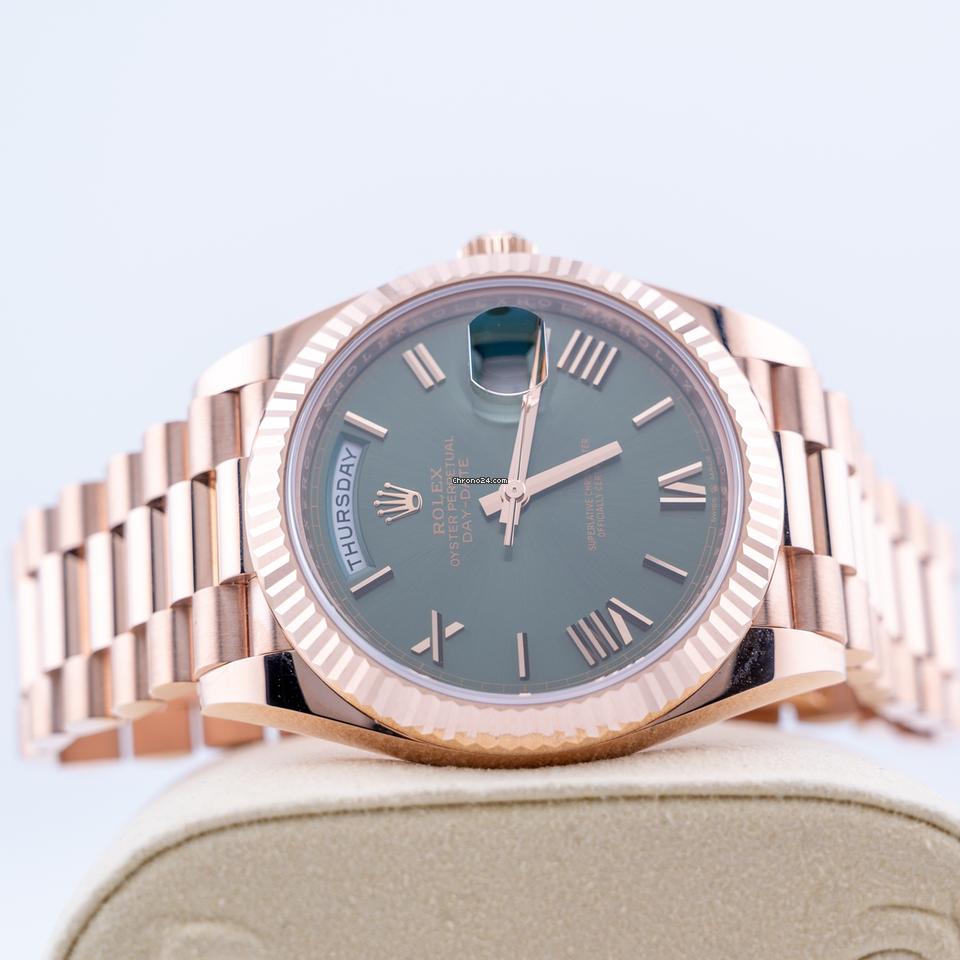 Rolex | Day-Date | 228235 | Red gold | 40 mm | Rose gold | Green | Automatic