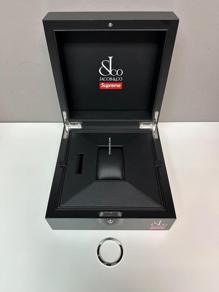 Jacob & Co.. Supreme 4 Time Zone Quartz 47mm Stainless Steel Men's Watch FZ100.10