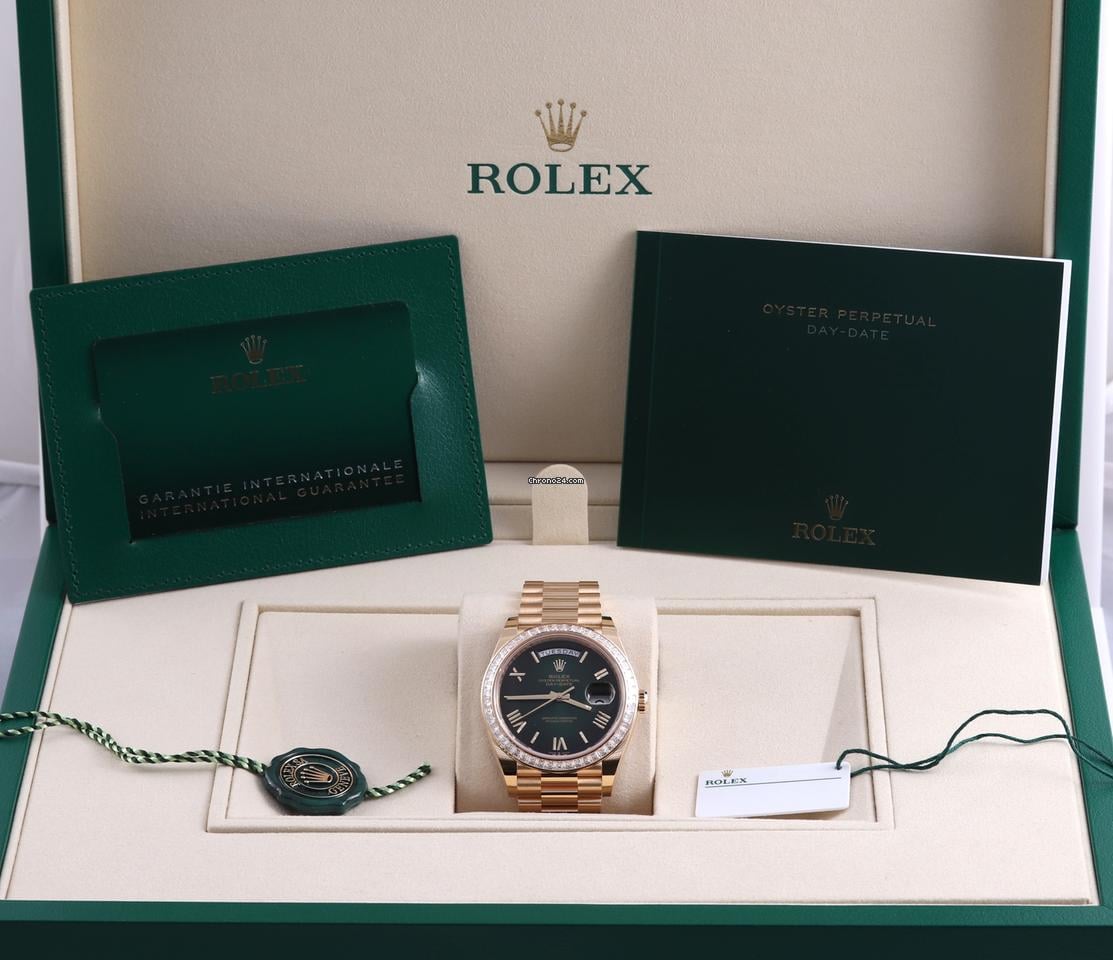 Rolex | Day-Date | 228398TBR-0042 | Yellow gold | 40 x 48 mm | Yellow gold | Green | Automatic
