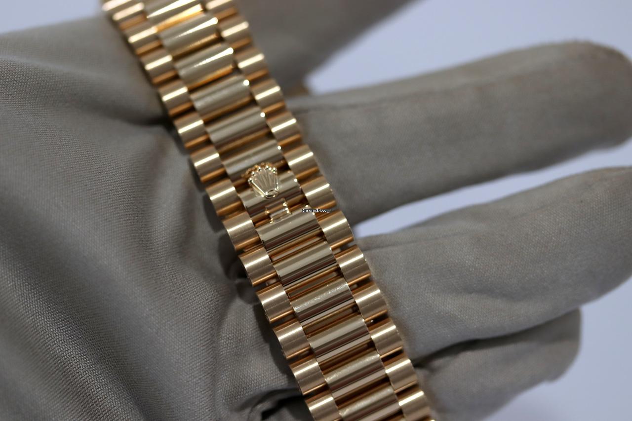 Rolex | Day-Date | 228398TBR-0042 | Yellow gold | 40 x 48 mm | Yellow gold | Green | Automatic