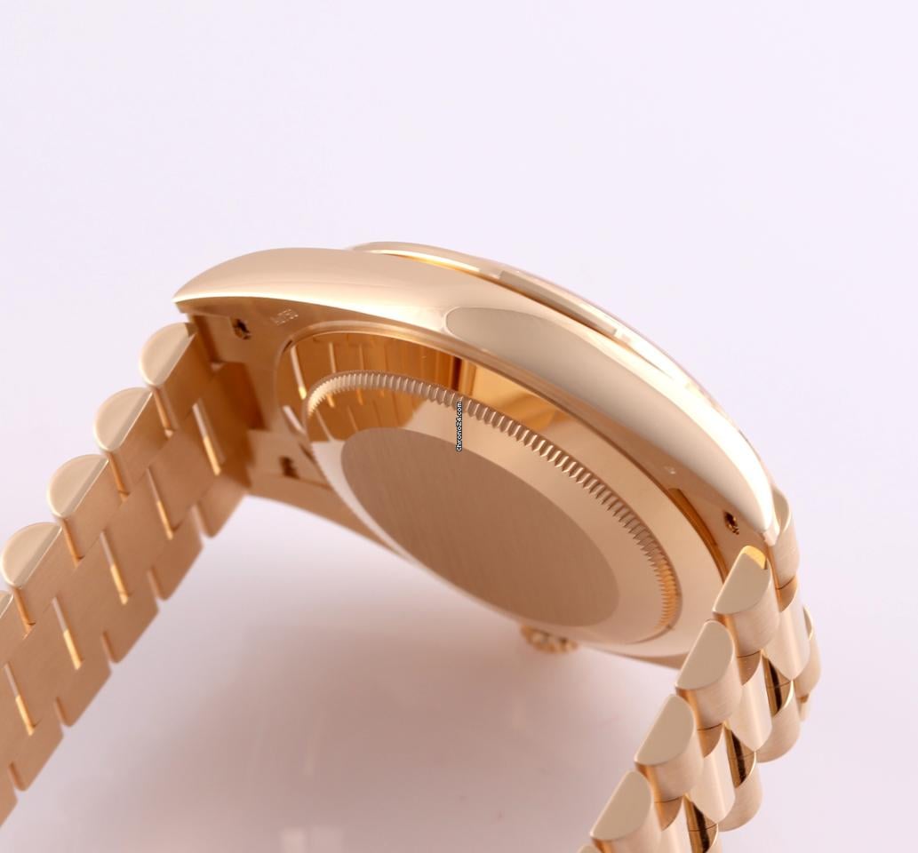 Rolex | Day-Date | 228398TBR-0042 | Yellow gold | 40 x 48 mm | Yellow gold | Green | Automatic